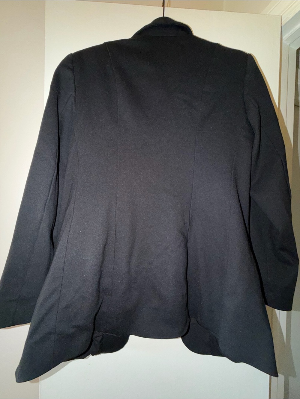 Express Women's Black Tailored Blazer with flap pockets - Size Medium - Picture 5 of 7